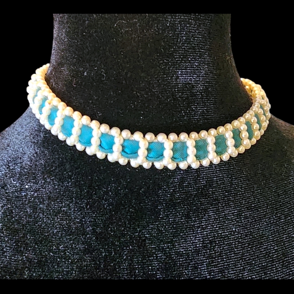 🤍Vintage 1960s Pearl Ribbon Choker - Picture 3 of 8